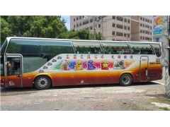 光頭旅遊巴士